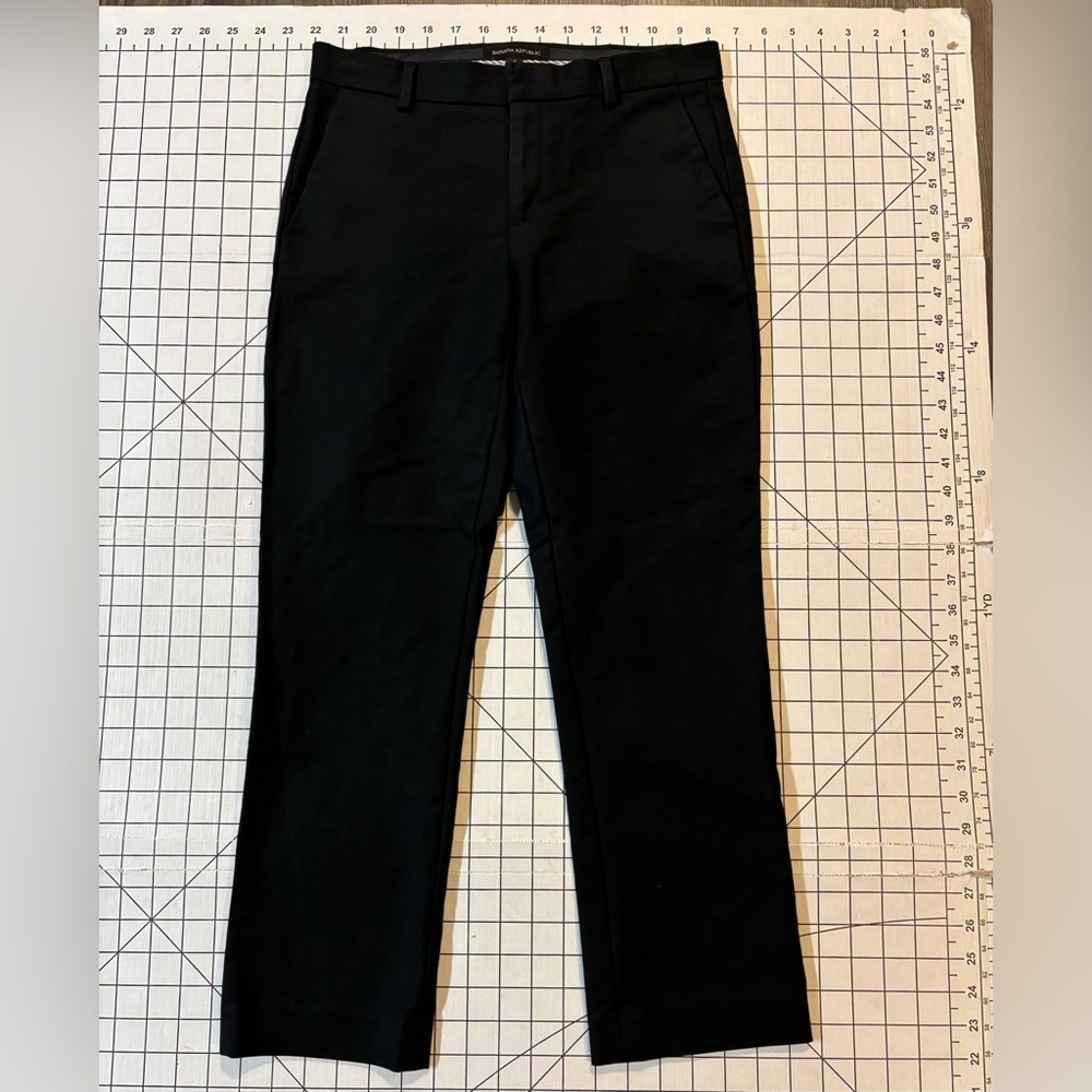 Banana Republic Women’s Size‎ Size 2 Black Cropped Pants